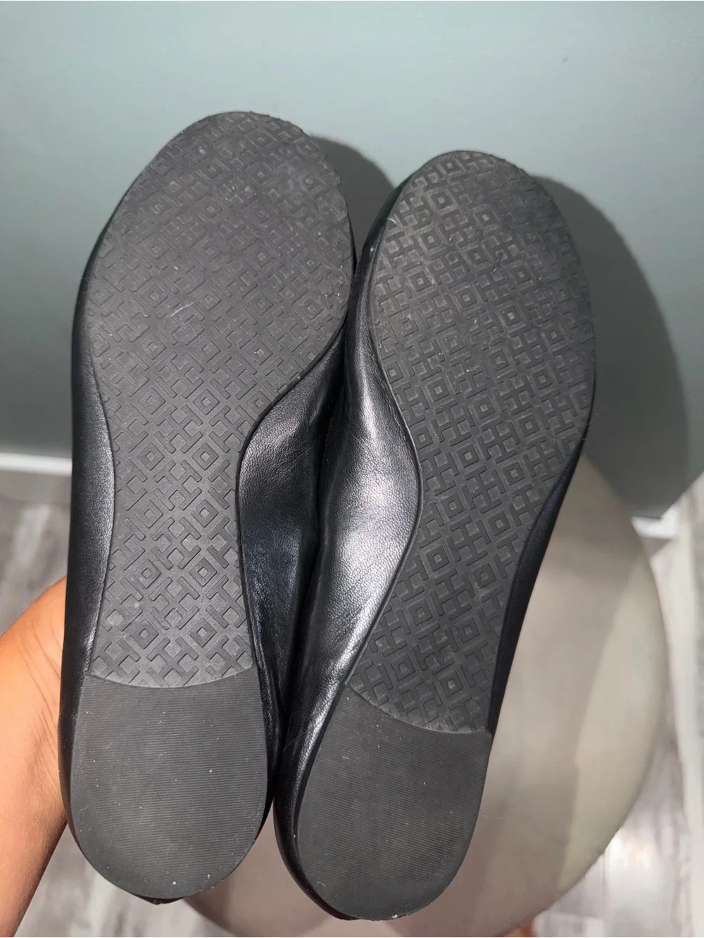 Tory Burch Reva black leather ballet flats silver medallion emblem size 8M